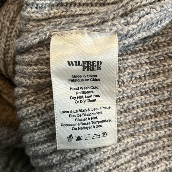 Italian Wool Aritzia Wilfred Turtleneck - Picture 7 of 7